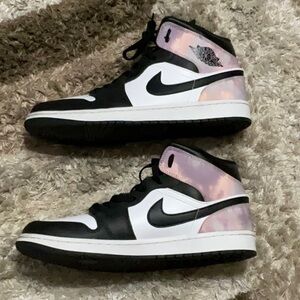 Nike Men's Black and White Sneakers